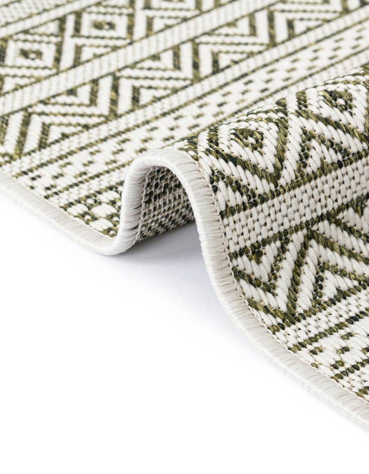 Detail image of 4' x 4' Easy-Clean Ribbon Indoor / Outdoor Round Rug