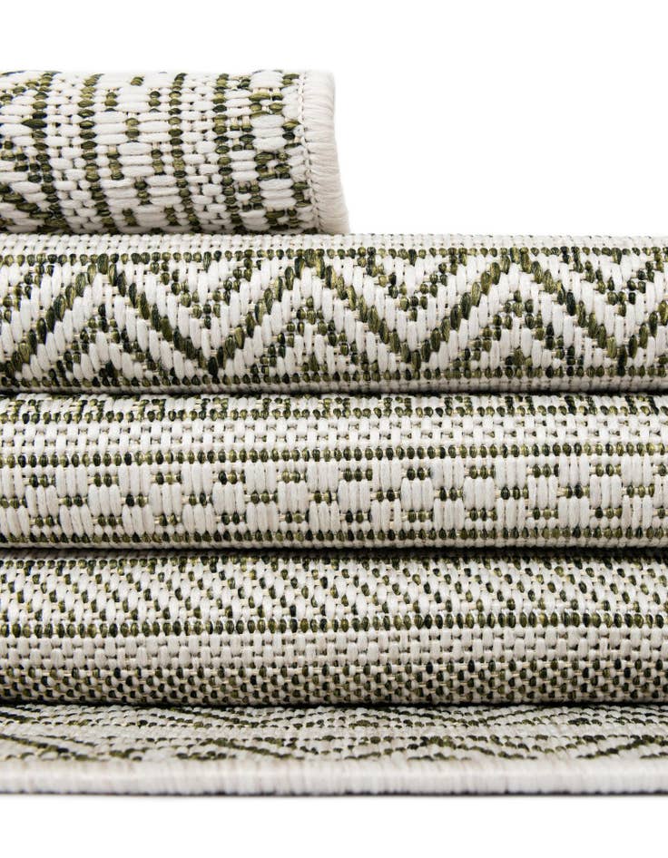 Detail image of 4' x 4' Easy-Clean Ribbon Indoor / Outdoor Round Rug