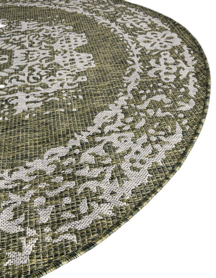 Detail image of 6' x 6' Easy-Clean Traditional Indoor / Outdoor Round Rug