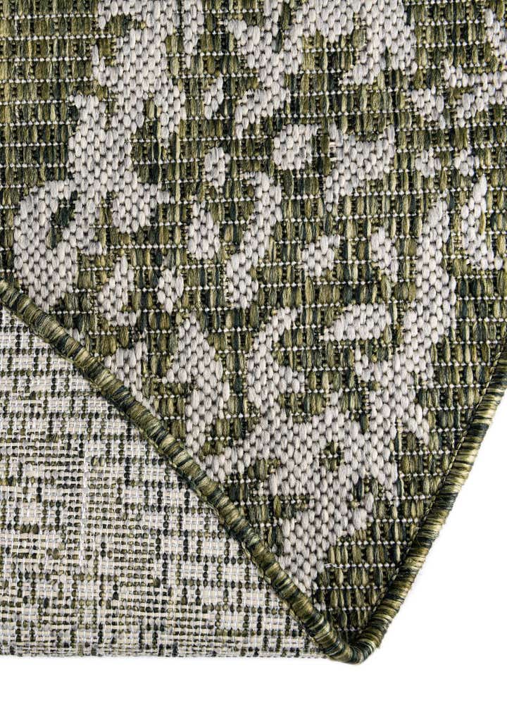 13' x 13' Easy-Clean Traditional Indoor / Outdoor Round Rug