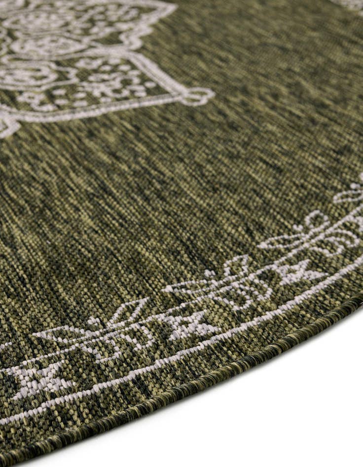 Detail image of 10' x 10' Easy-Clean Traditional Indoor / Outdoor Round Rug