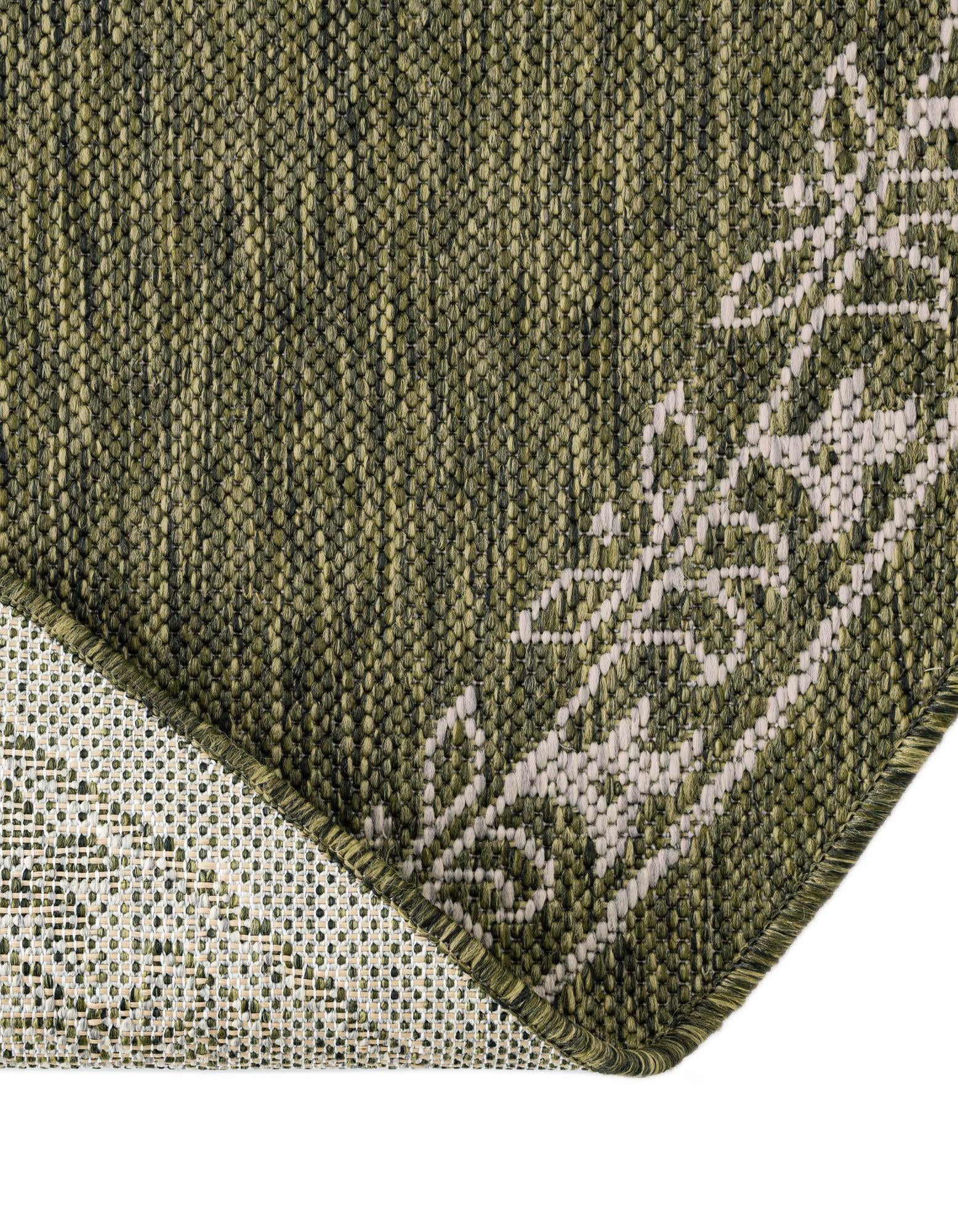 10' x 10' Easy-Clean Traditional Indoor / Outdoor Round Rug