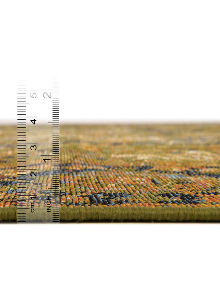 Detail image of 7' 10 x 7' 10  Washable Traditional Indoor / Outdoor Round Rug