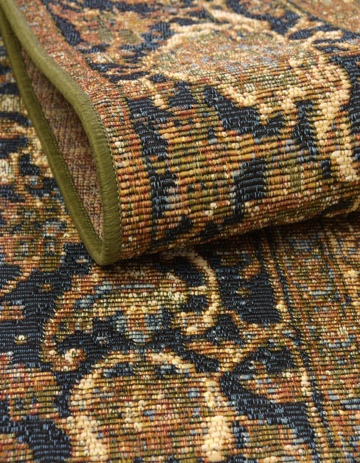 Detail image of 7' 10 x 7' 10  Washable Traditional Indoor / Outdoor Round Rug