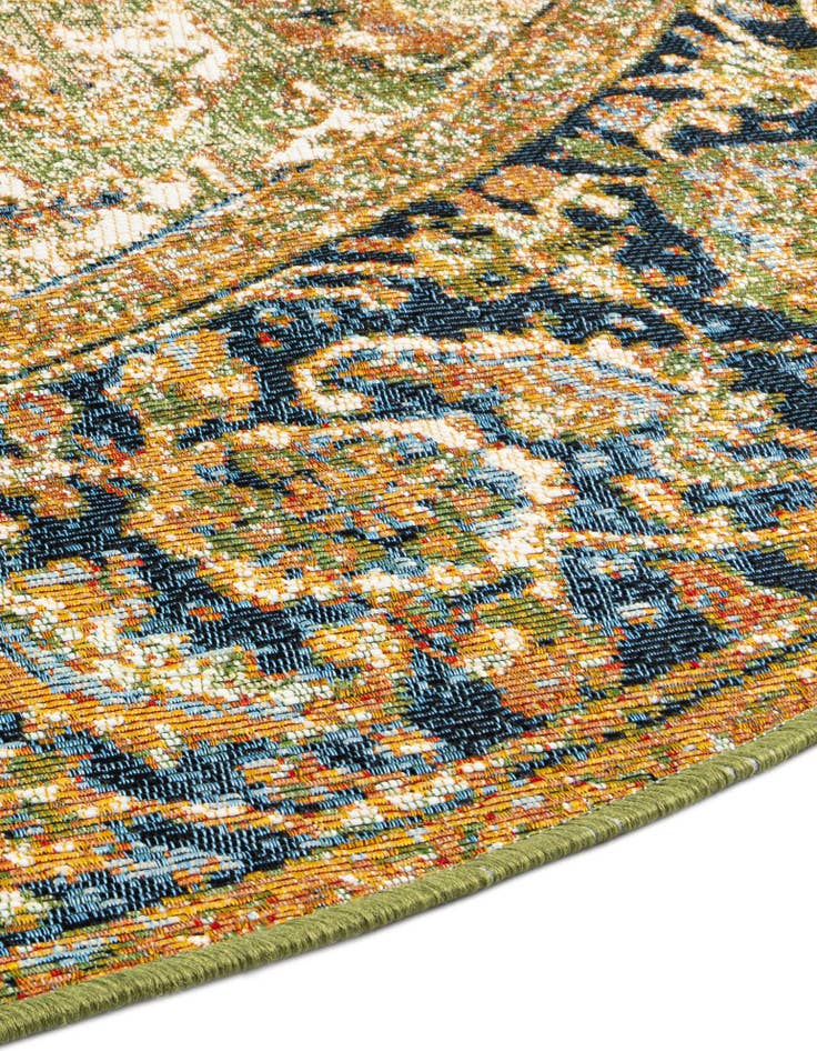 Detail image of 7' 10 x 7' 10  Washable Traditional Indoor / Outdoor Round Rug