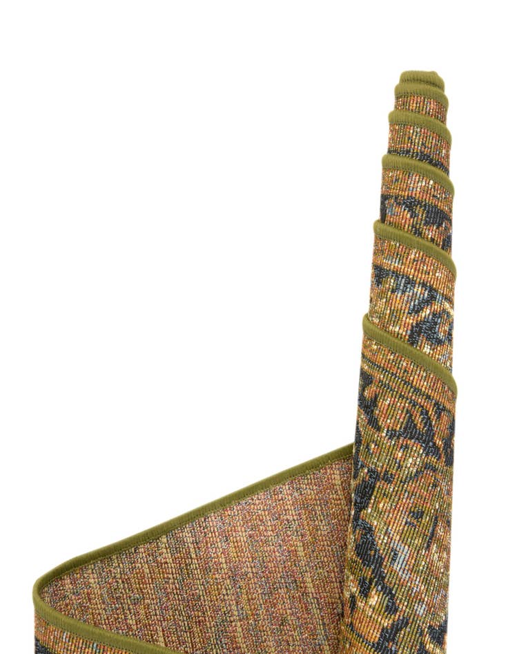 Detail image of 7' 10 x 7' 10  Washable Traditional Indoor / Outdoor Round Rug