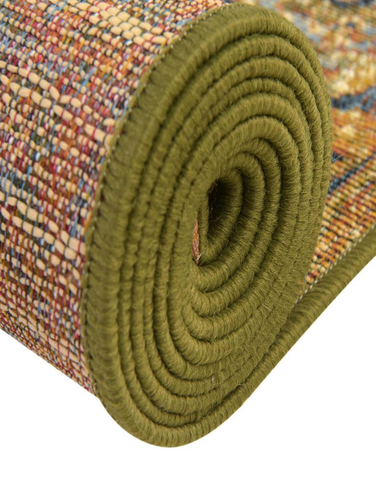 Detail image of 7' 10 x 7' 10  Washable Traditional Indoor / Outdoor Round Rug