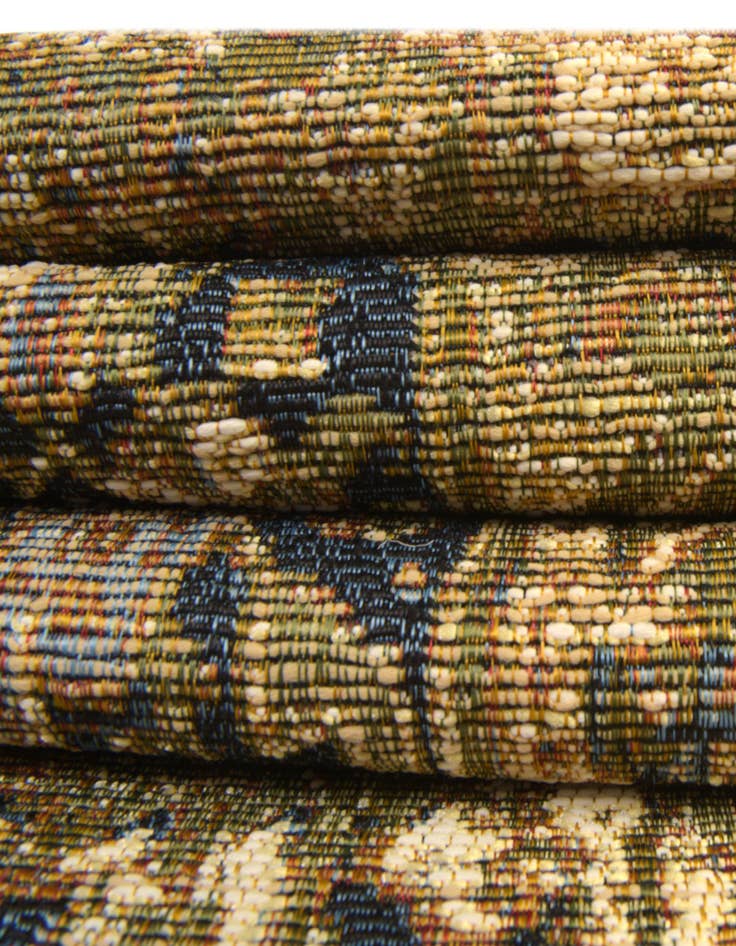 Detail image of 7' 10 x 7' 10  Washable Traditional Indoor / Outdoor Round Rug