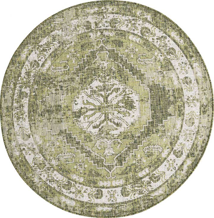 5' 3 x 5' 3 Easy-Clean Traditional Indoor / Outdoor Round Rug
