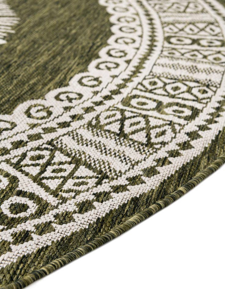 Detail image of 10' x 10' Easy-Clean Traditional Indoor / Outdoor Round Rug