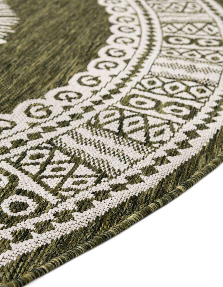 12' x 12' Easy-Clean Traditional Indoor / Outdoor Round Rug