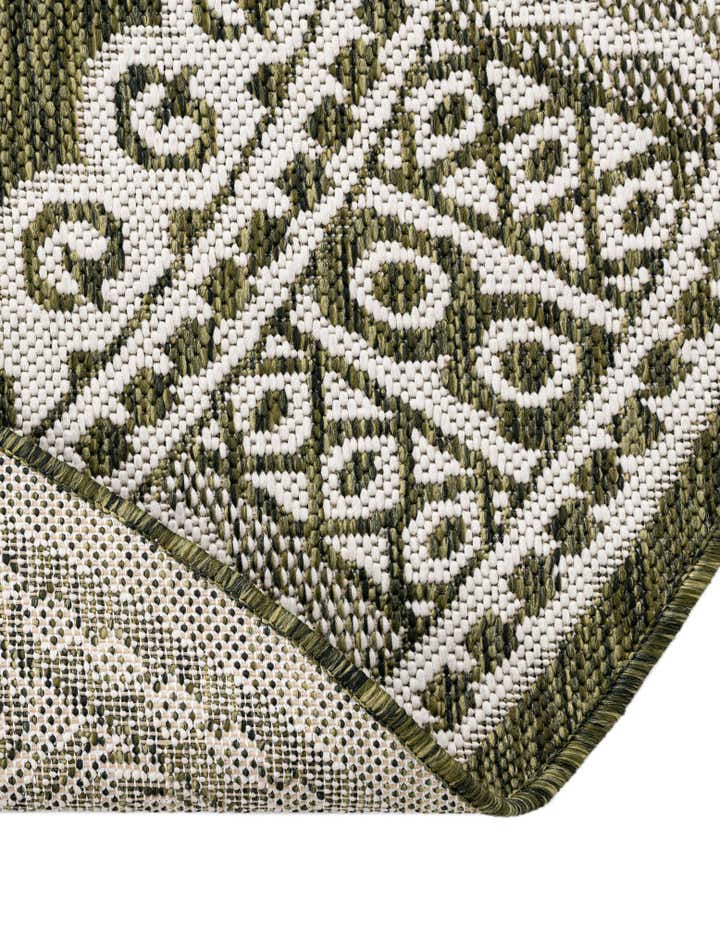 12' x 12' Easy-Clean Traditional Indoor / Outdoor Round Rug
