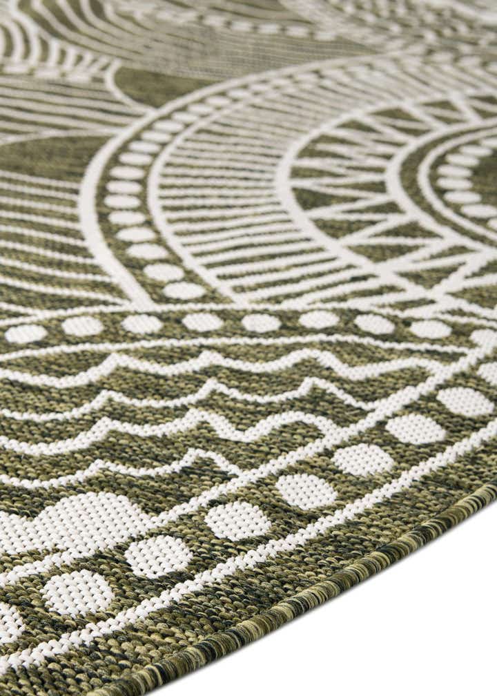 10' x 10' Easy-Clean Traditional Indoor / Outdoor Round Rug