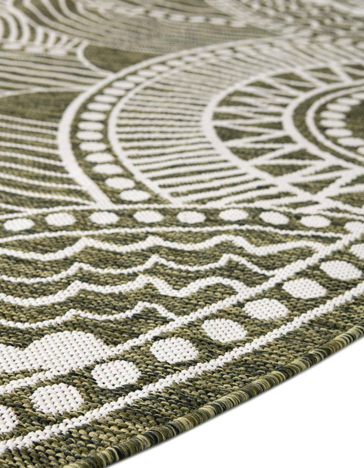 Detail image of 10' x 10' Easy-Clean Traditional Indoor / Outdoor Round Rug