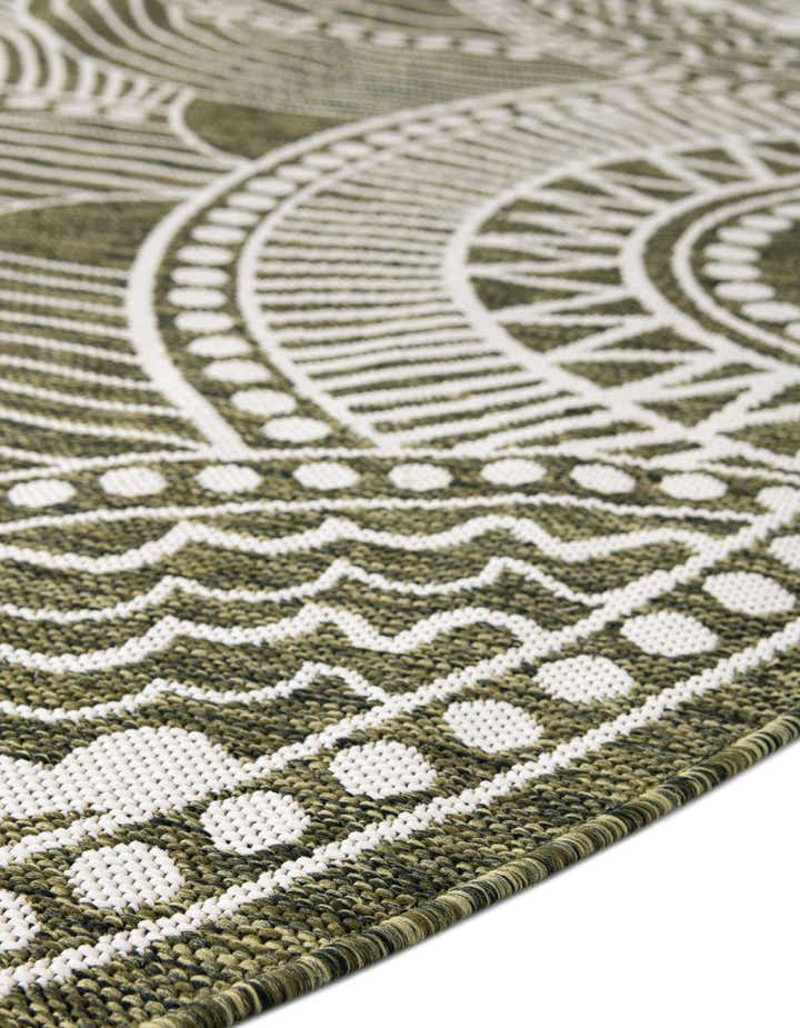 12' x 12' Easy-Clean Traditional Indoor / Outdoor Round Rug