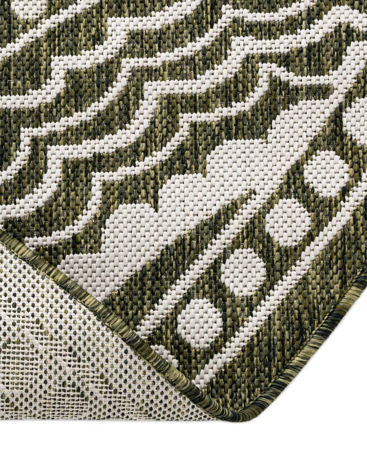 Detail image of 10' x 10' Easy-Clean Traditional Indoor / Outdoor Round Rug