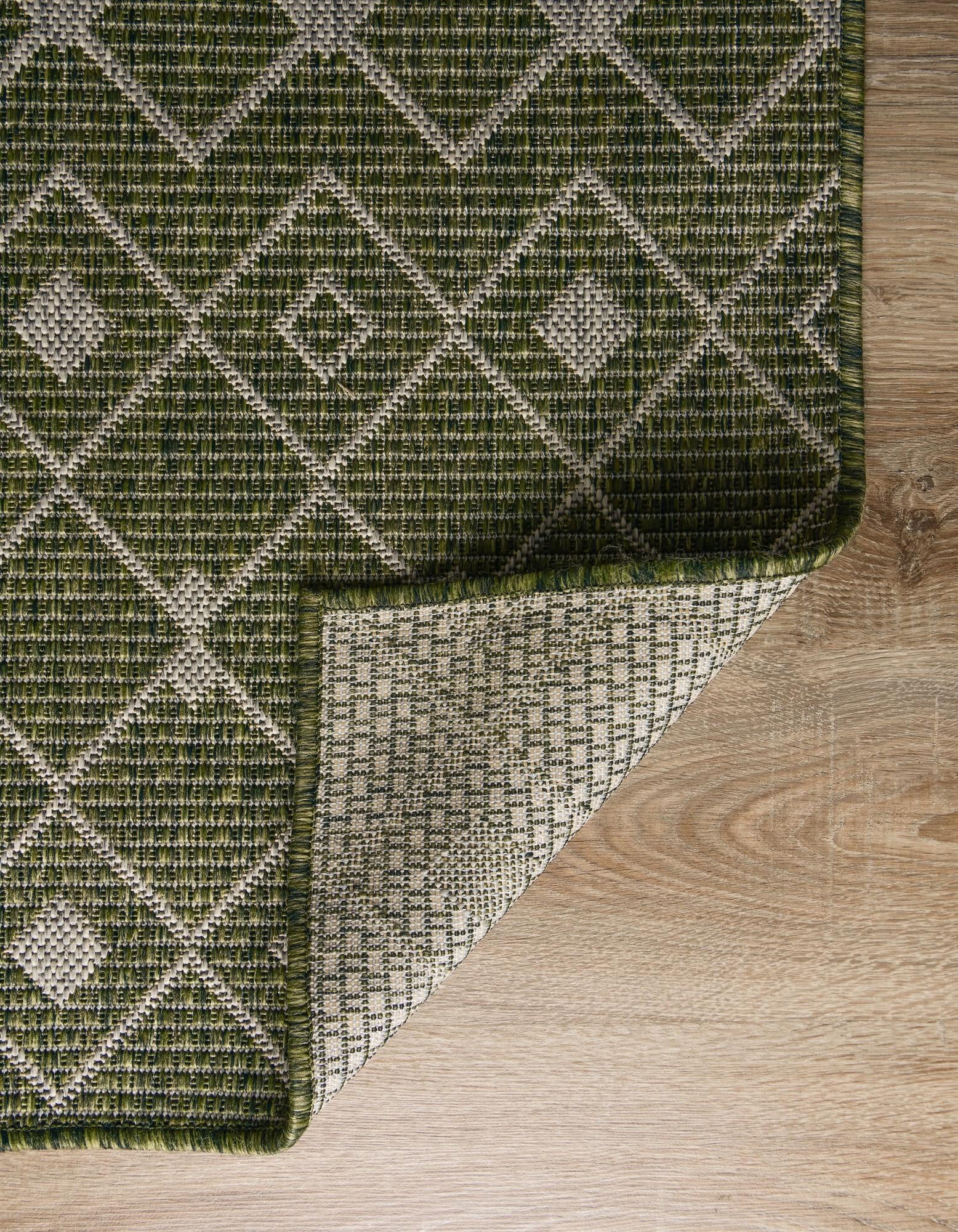 10' 8 x 10' 8 Easy-Clean Trellis Indoor / Outdoor Round Rug