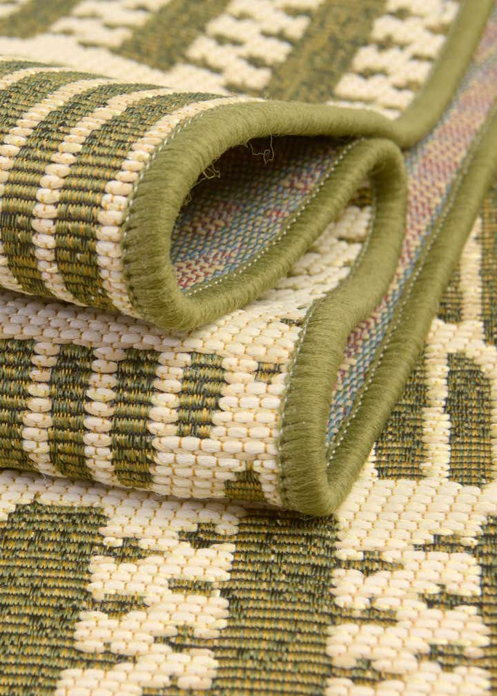 7' 10 x 7' 10 Easy-Clean Trellis Indoor / Outdoor Round Rug