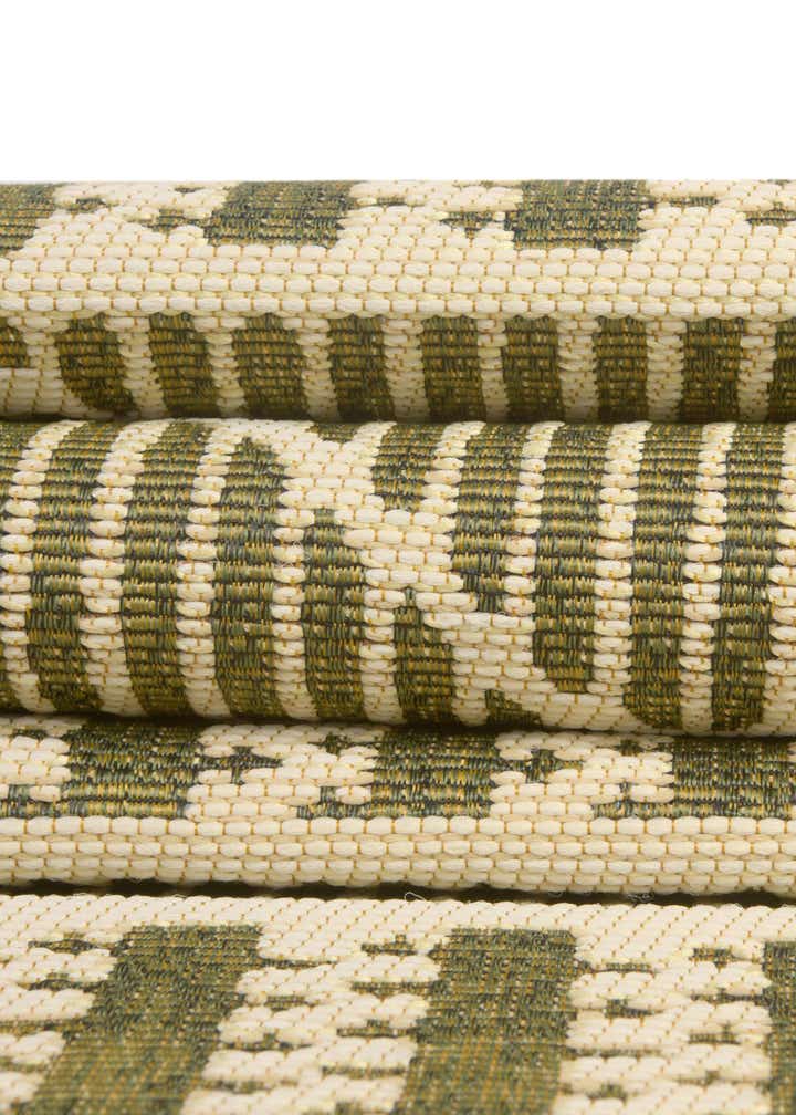 7' 10 x 7' 10 Easy-Clean Trellis Indoor / Outdoor Round Rug