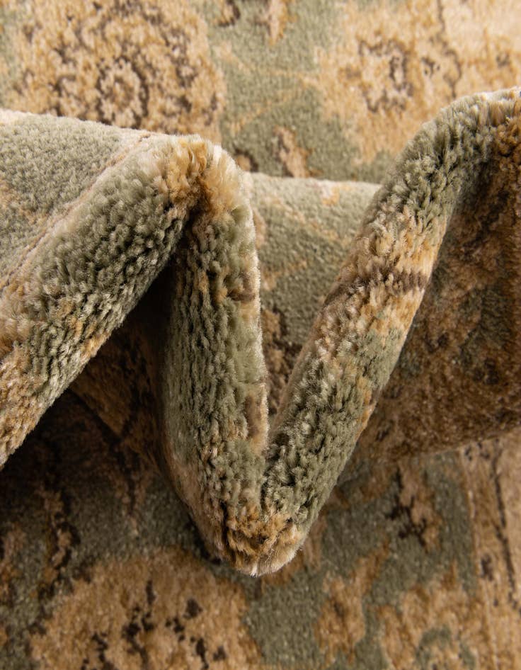 Detail image of 2' 7 x 10' Chelsea Runner Rug