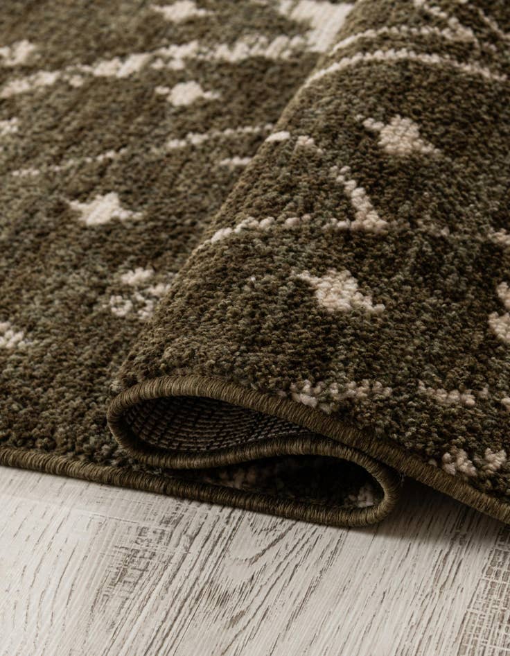 Detail image of 2' x 7' 7 Grand Tradition Runner Rug