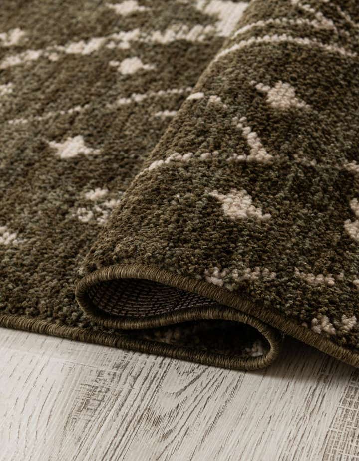 2' x 6' 3 Grand Tradition Runner Rug