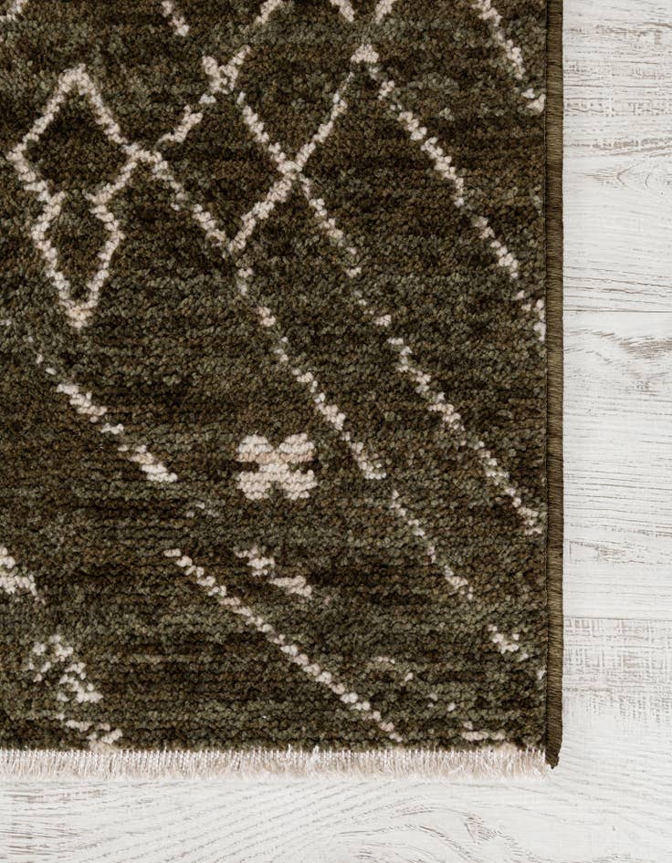 Detail image of 2' x 7' 7 Grand Tradition Runner Rug