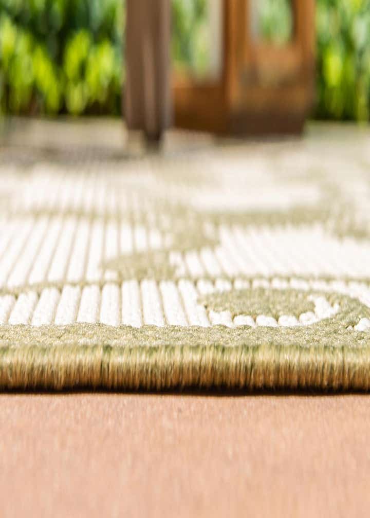 2' 2 x 6' Easy-Clean Botanical Indoor / Outdoor Runner Rug