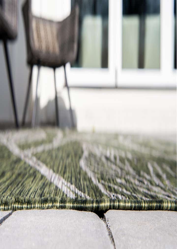 2' x 8' Easy-Clean Botanical Indoor / Outdoor Runner Rug