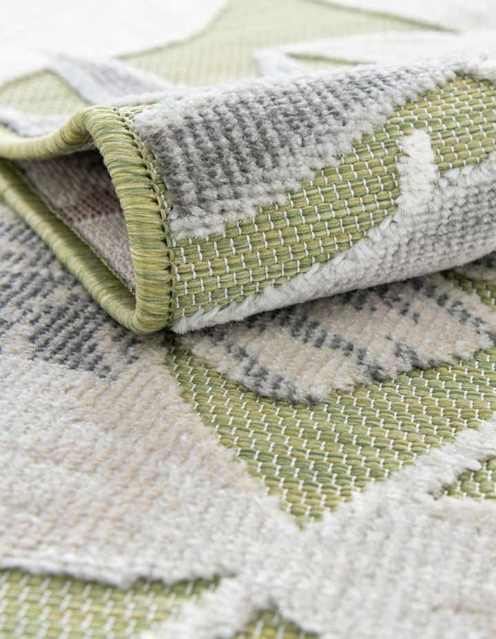 2' 2 x 5' 3 Easy-Clean Botanical Indoor / Outdoor Runner Rug
