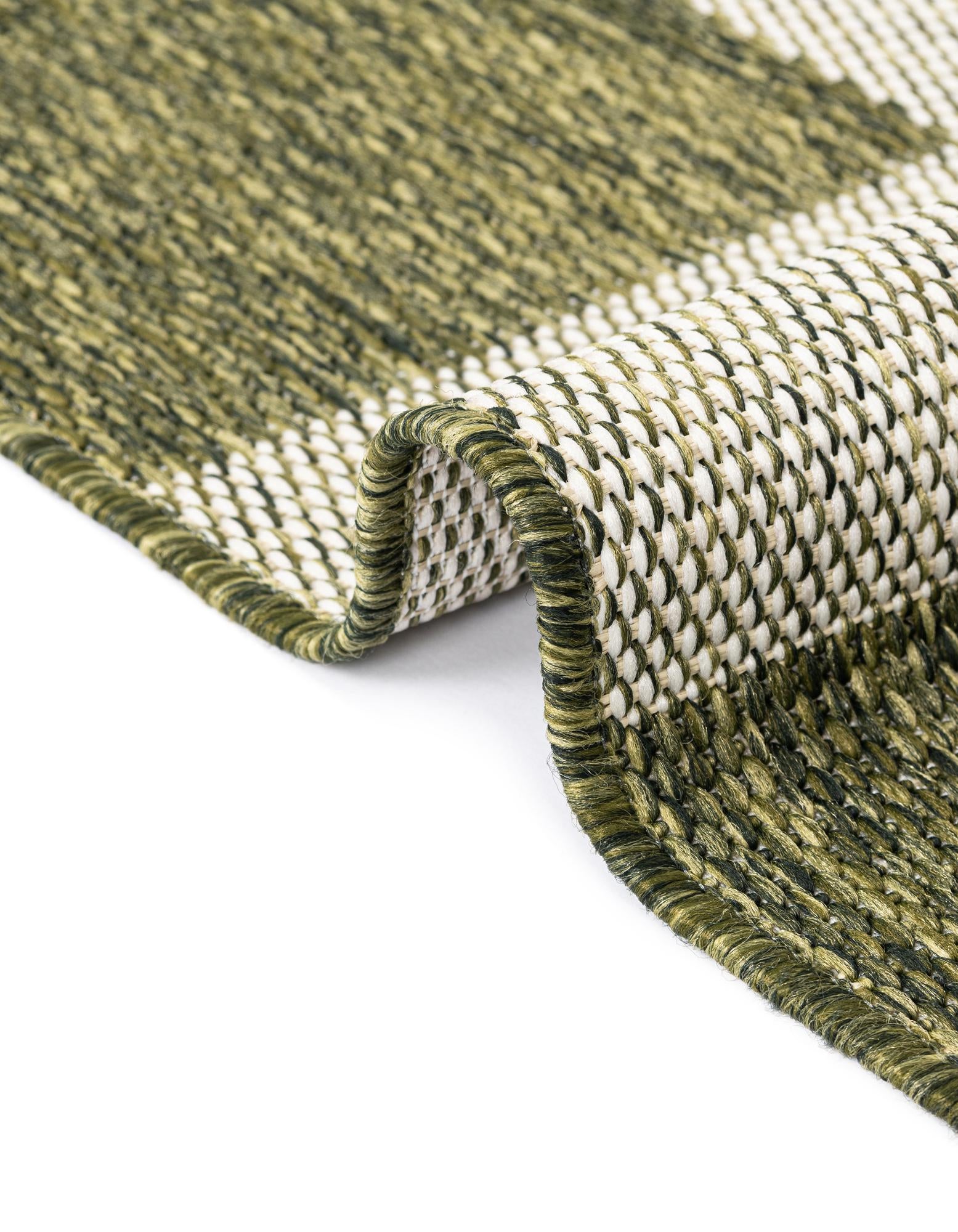2' x 5' 3 Easy-Clean Checkered Indoor / Outdoor Runner Rug