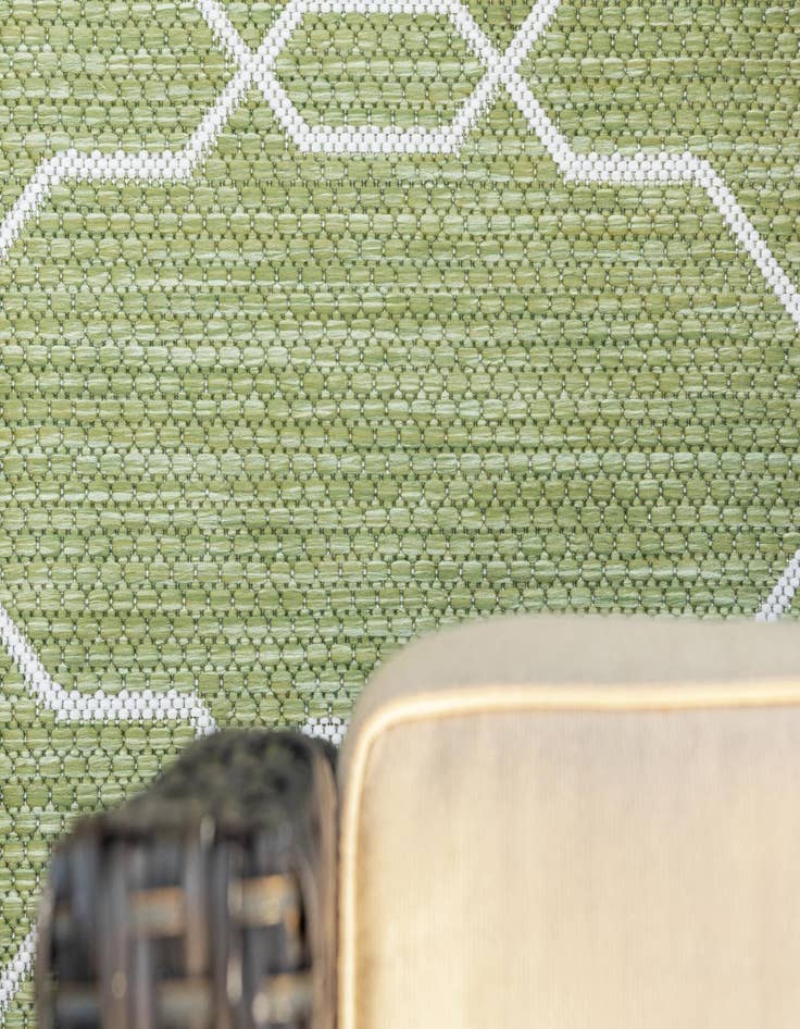 Detail image of 2' x 6' Washable Lattice Indoor / Outdoor Runner Rug