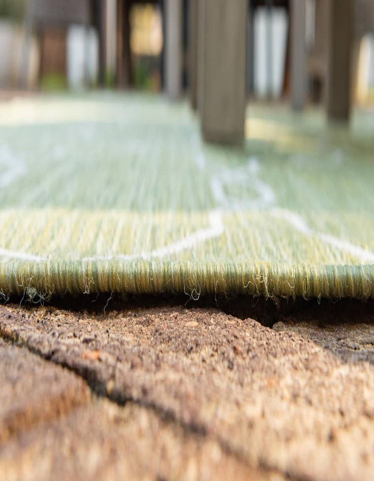 Detail image of 2' x 6' Washable Lattice Indoor / Outdoor Runner Rug