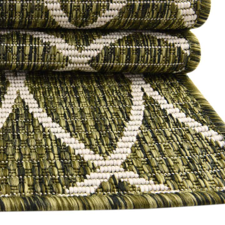 2' x 6' Easy-Clean Lattice Indoor / Outdoor Runner Rug