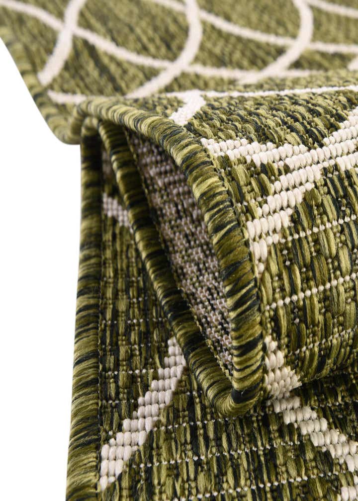 2' x 6' Easy-Clean Lattice Indoor / Outdoor Runner Rug