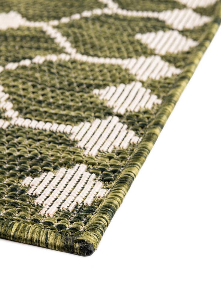 Detail image of 2' 7 x 10' Washable Lattice Indoor / Outdoor Runner Rug
