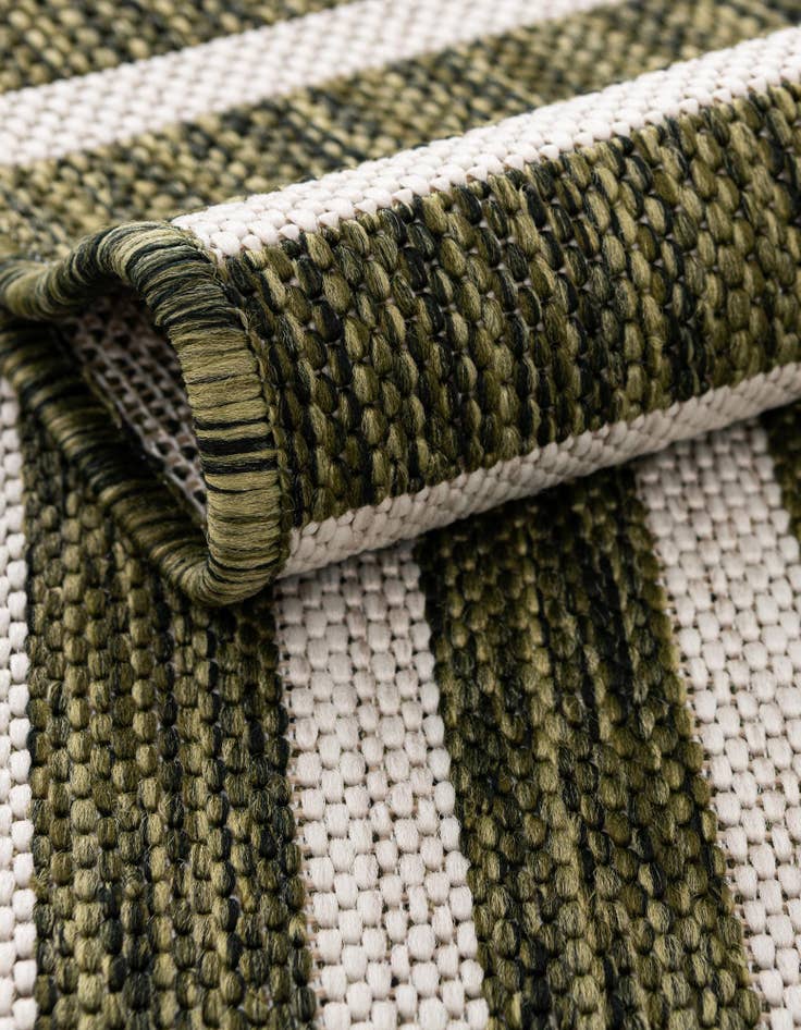 Detail image of 2' 7 x 12' Easy-Clean Modern Indoor / Outdoor Runner Rug