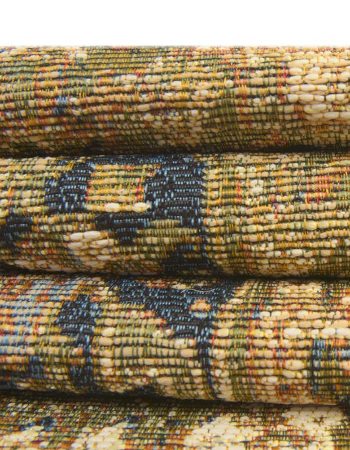 2' 7 x 5' 3 Easy-Clean Traditional Indoor / Outdoor Runner Rug