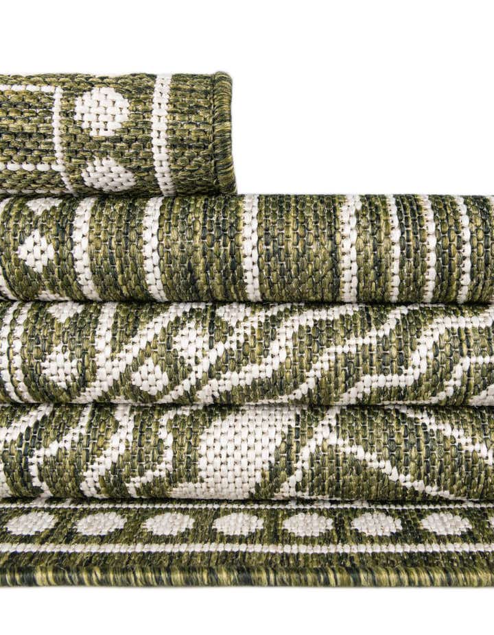 2' x 6' Easy-Clean Traditional Indoor / Outdoor Runner Rug
