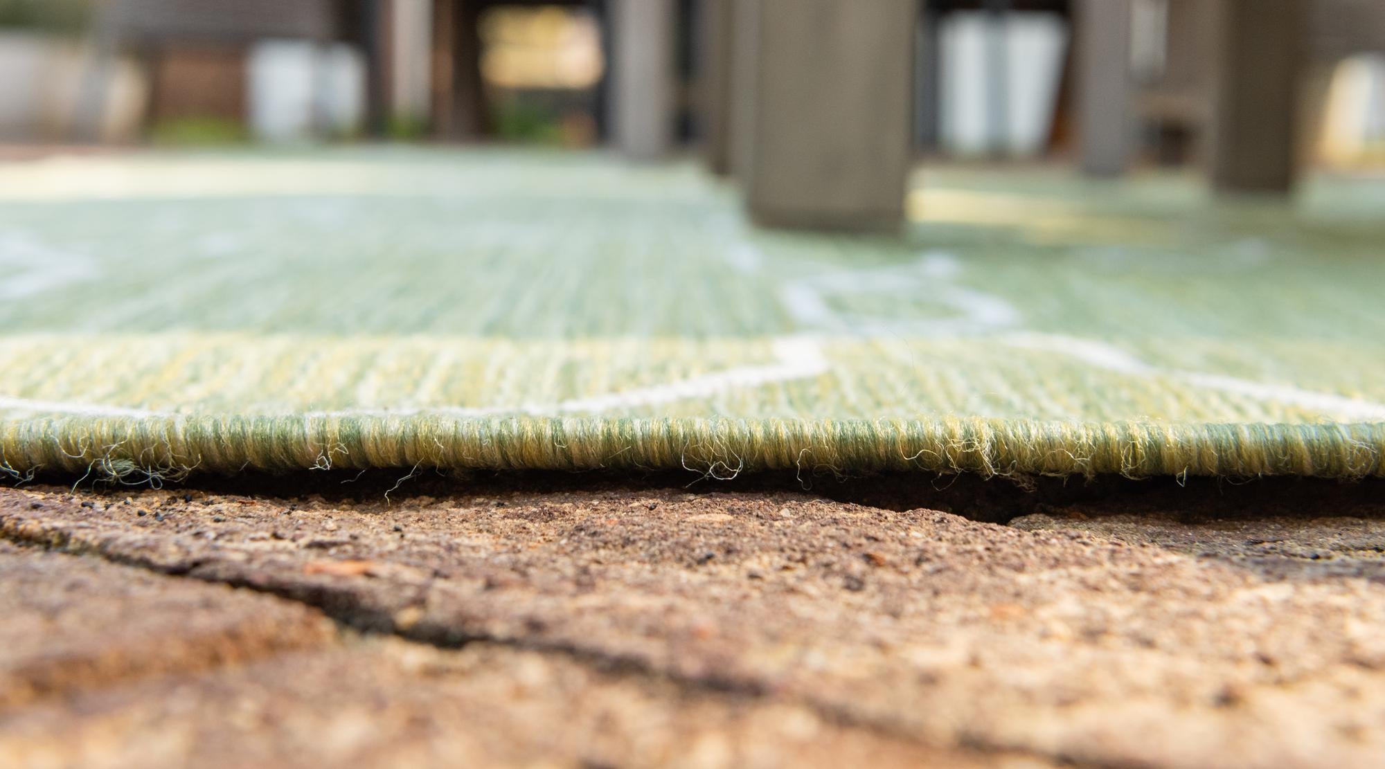 2' x 6' Easy-Clean Trellis Indoor / Outdoor Runner Rug