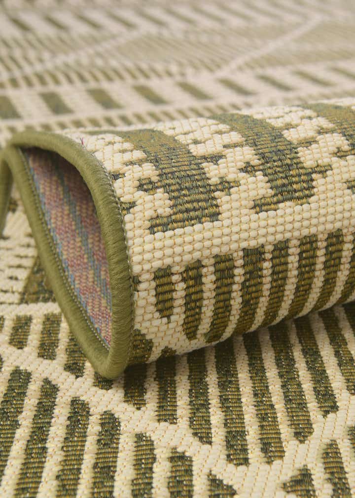 2' x 6' Easy-Clean Trellis Indoor / Outdoor Runner Rug