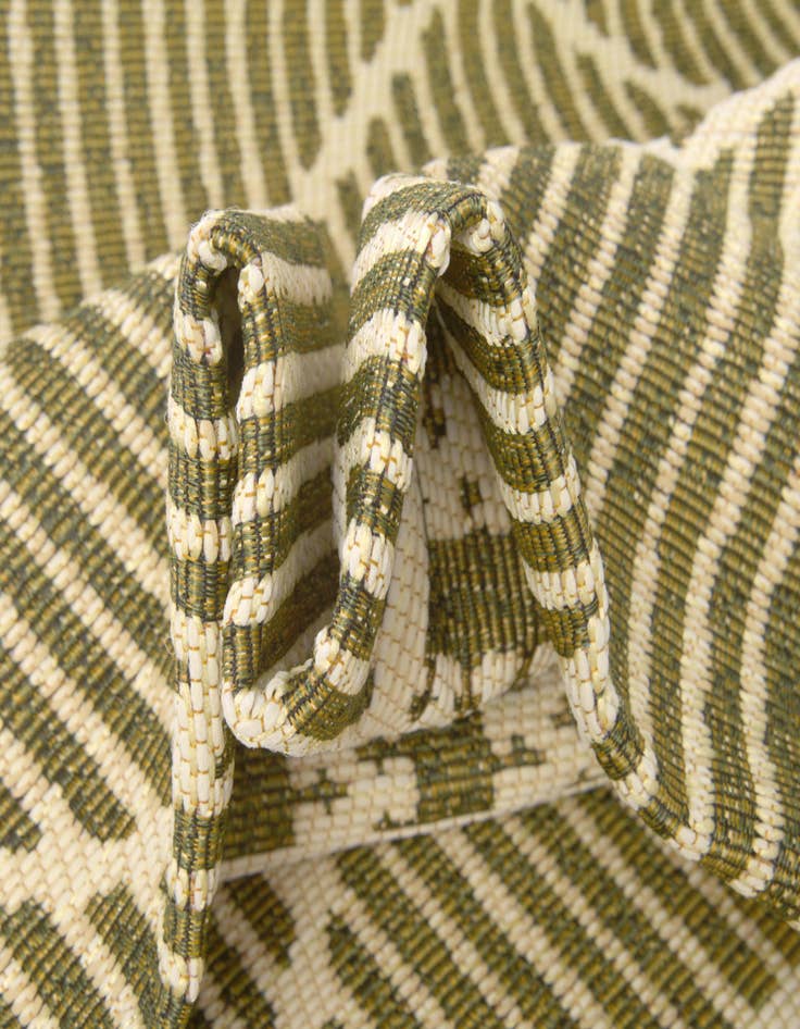 Detail image of 2' 7 x 5' 3  Washable Trellis Indoor / Outdoor Runner Rug