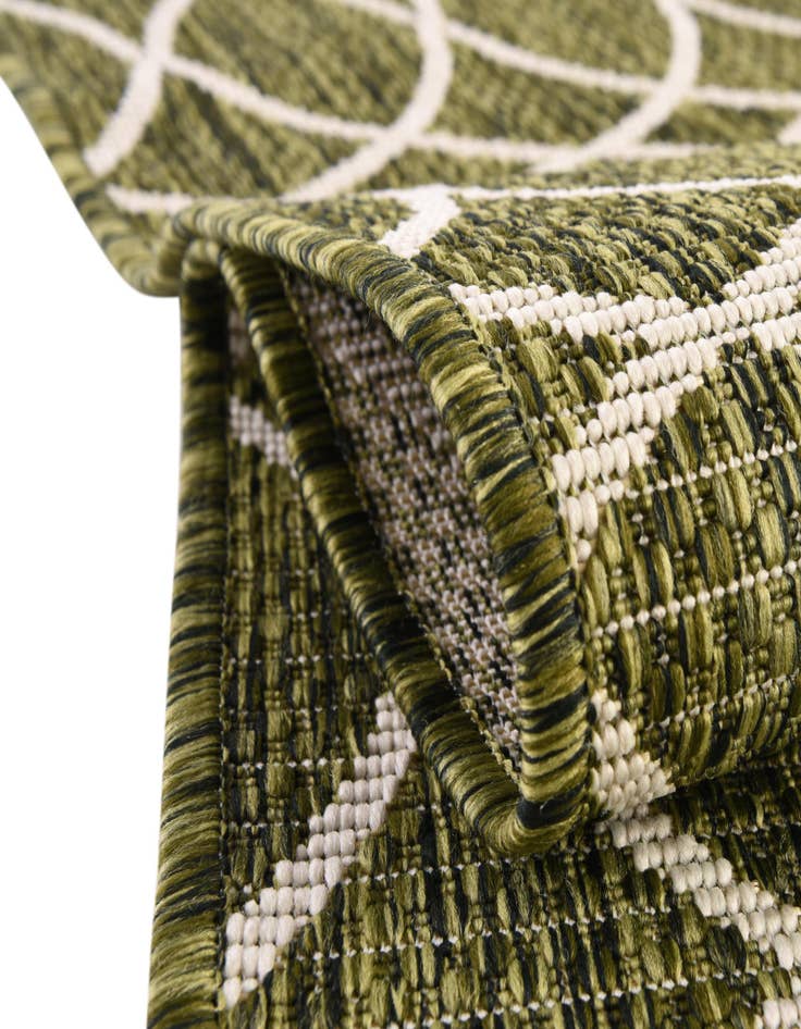 Detail image of 2' x 6' Easy-Clean Trellis Indoor / Outdoor Runner Rug