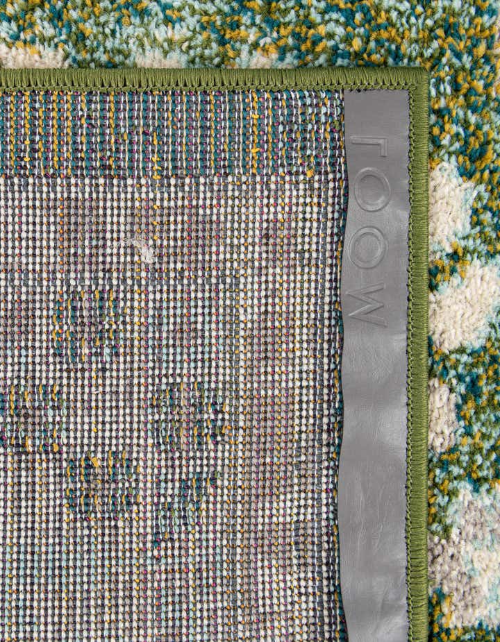 7' 10 x 7' 10 Carrington Square Rug
