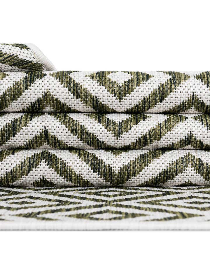 7' 10 x 7' 10 Easy-Clean Jill Zarin Costa Rica Indoor / Outdoor Square Rug
