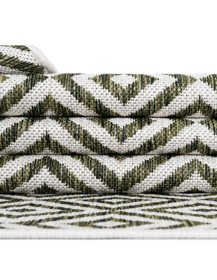 7' 10 x 7' 10 Easy-Clean Jill Zarin Costa Rica Indoor / Outdoor Square Rug