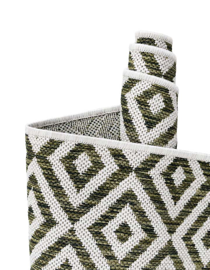 7' 10 x 7' 10 Easy-Clean Jill Zarin Costa Rica Indoor / Outdoor Square Rug