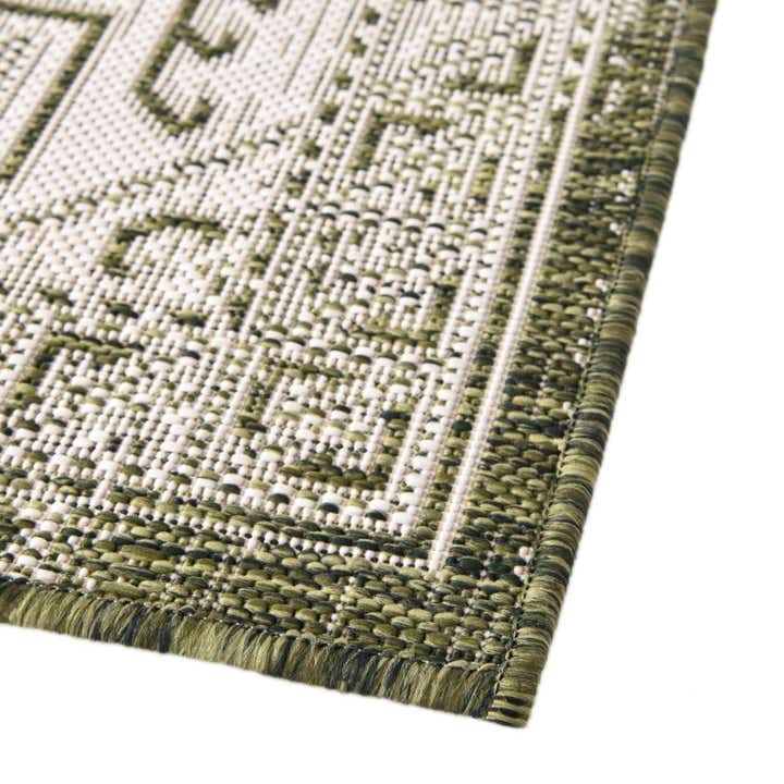 5' 3 x 5' 3 Easy-Clean Aztec Indoor / Outdoor Square Rug