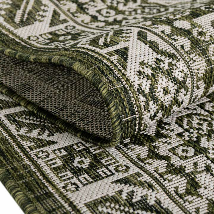 7' 10 x 7' 10 Easy-Clean Aztec Indoor / Outdoor Square Rug