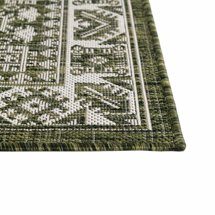 7' 10 x 7' 10 Easy-Clean Aztec Indoor / Outdoor Square Rug